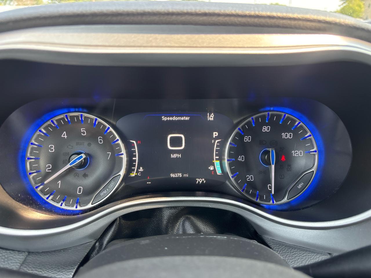 Chrysler Pacifica Touring FWD 2023
