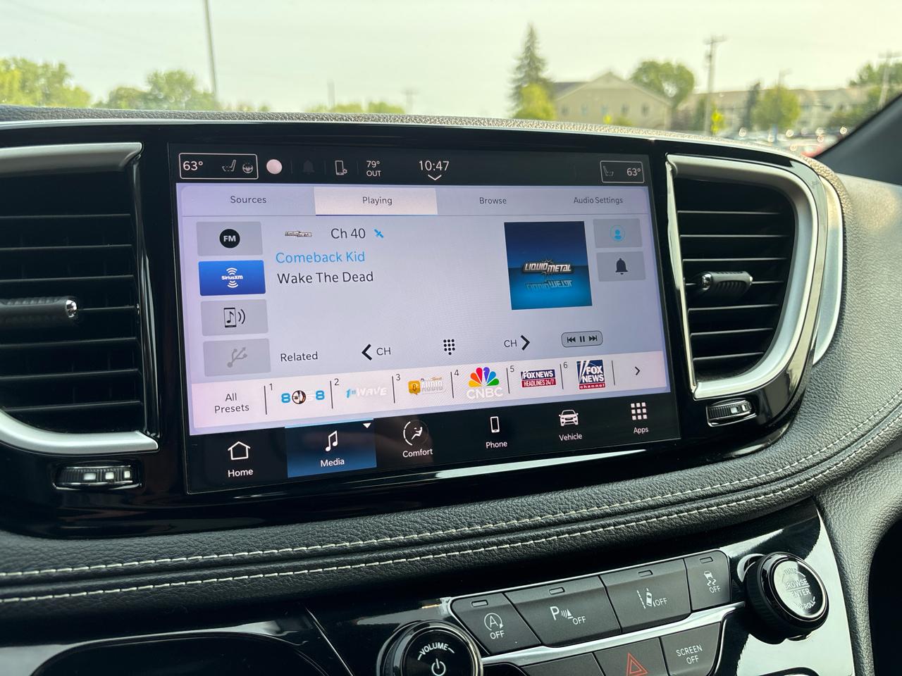 Chrysler Pacifica Touring FWD 2023