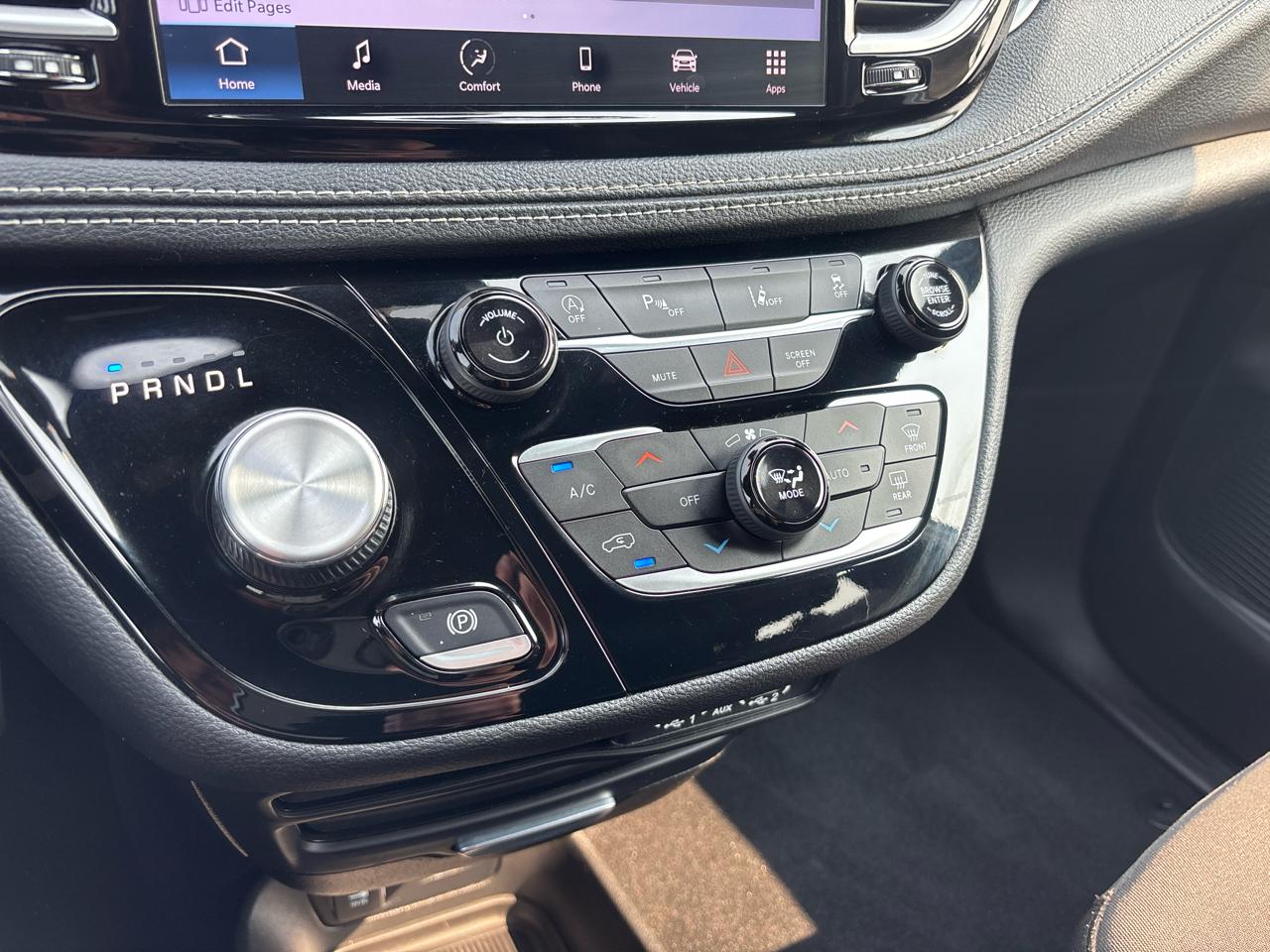 Chrysler Pacifica Touring FWD 2023