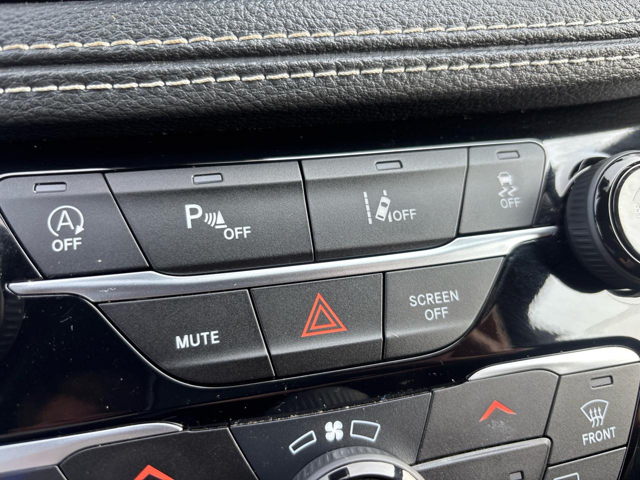 Chrysler Pacifica Touring FWD 2023