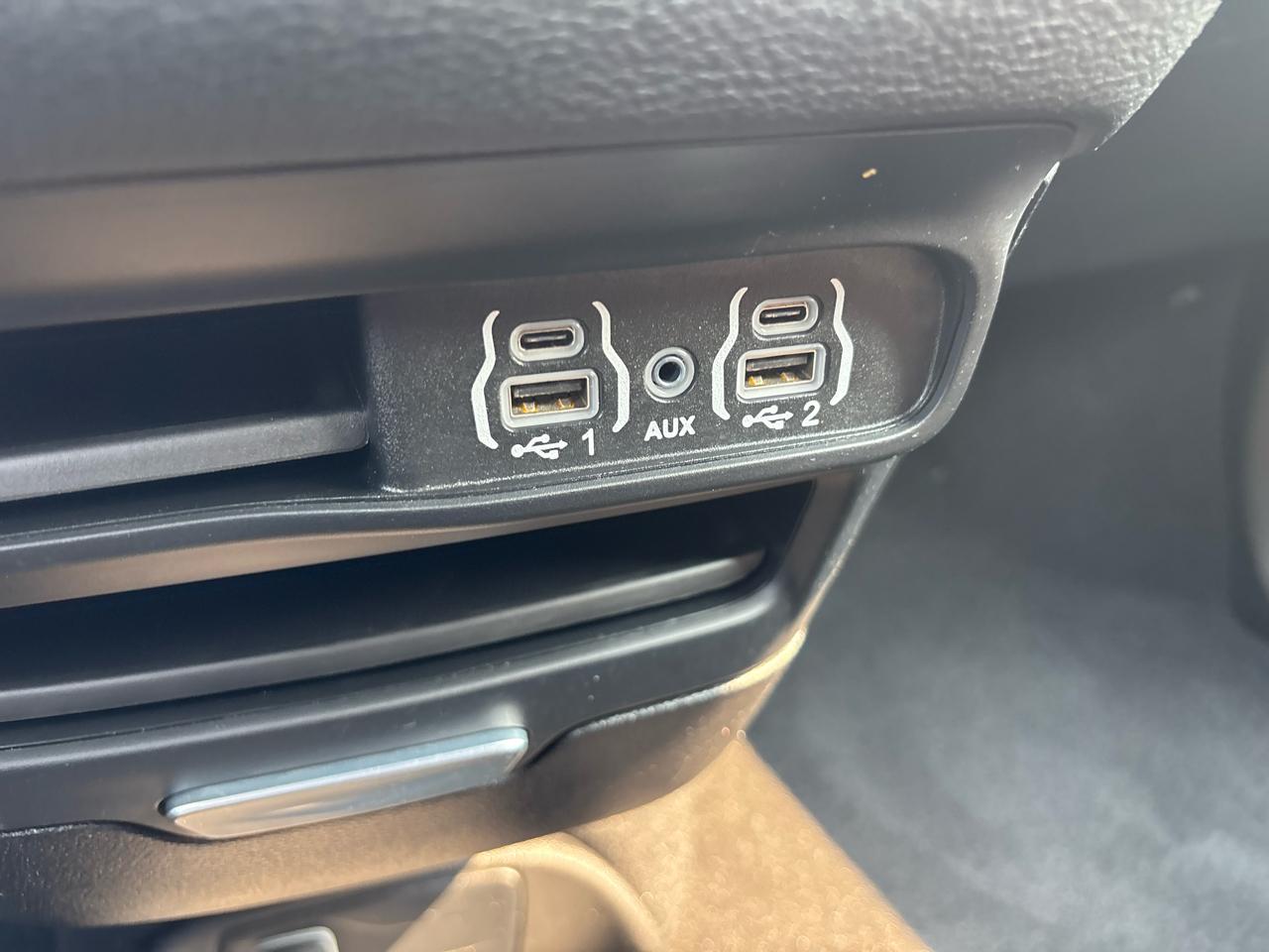 Chrysler Pacifica Touring FWD 2023