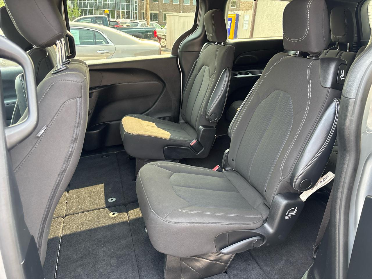 Chrysler Pacifica Touring FWD 2023
