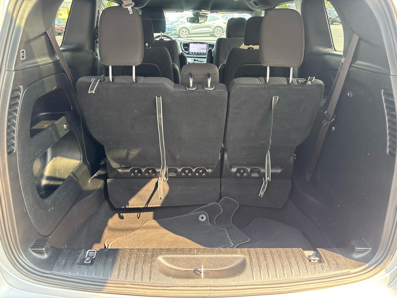Chrysler Pacifica Touring FWD 2023