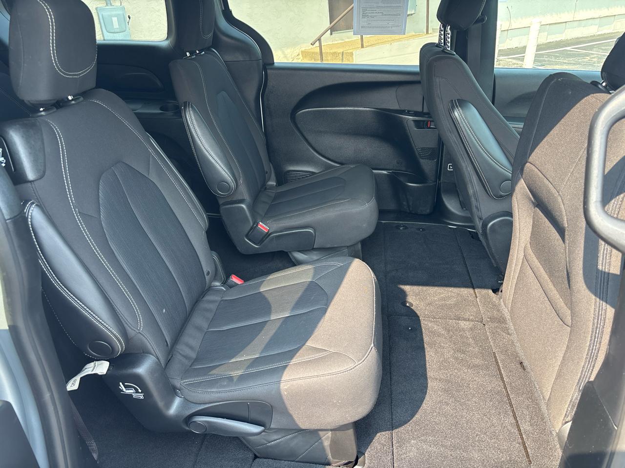 Chrysler Pacifica Touring FWD 2023