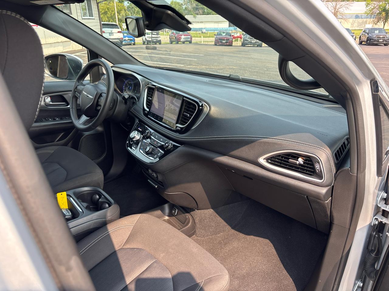 Chrysler Pacifica Touring FWD 2023