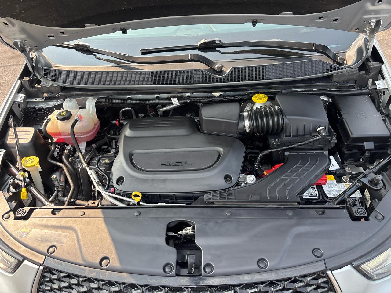 Chrysler Pacifica Touring FWD 2023