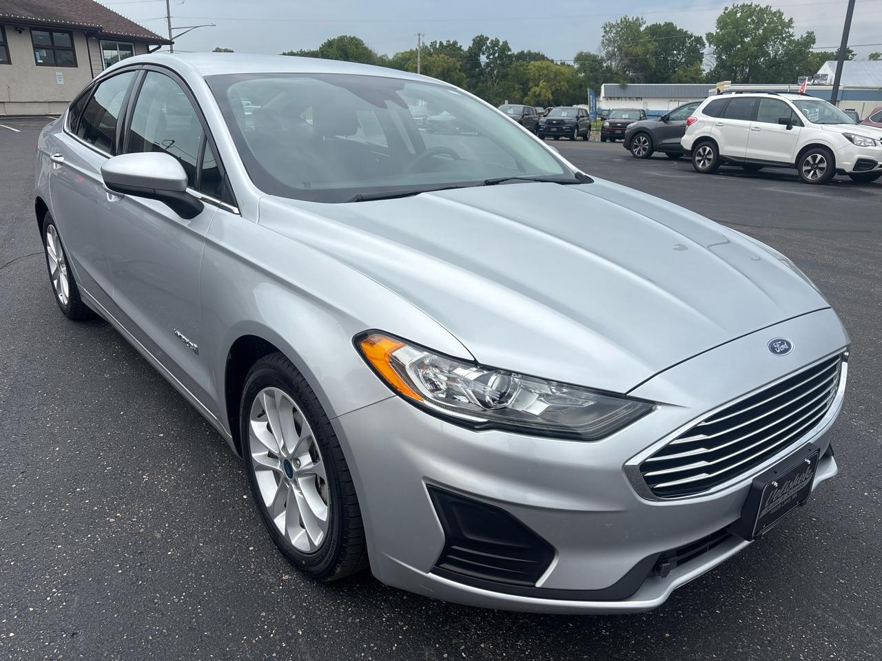 Ford Fusion Hybrid SE FWD 2019