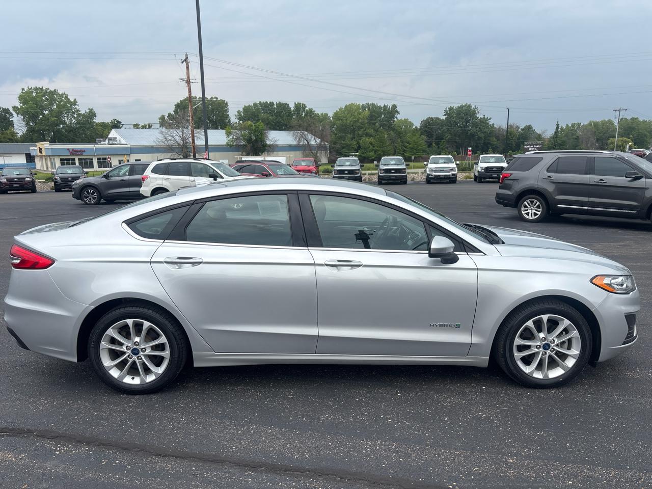 Ford Fusion Hybrid SE FWD 2019