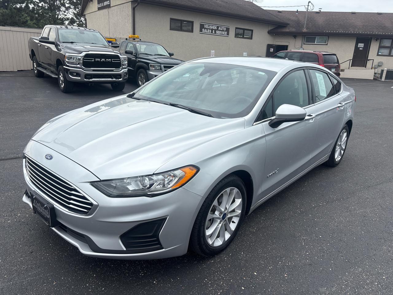 Ford Fusion Hybrid SE FWD 2019