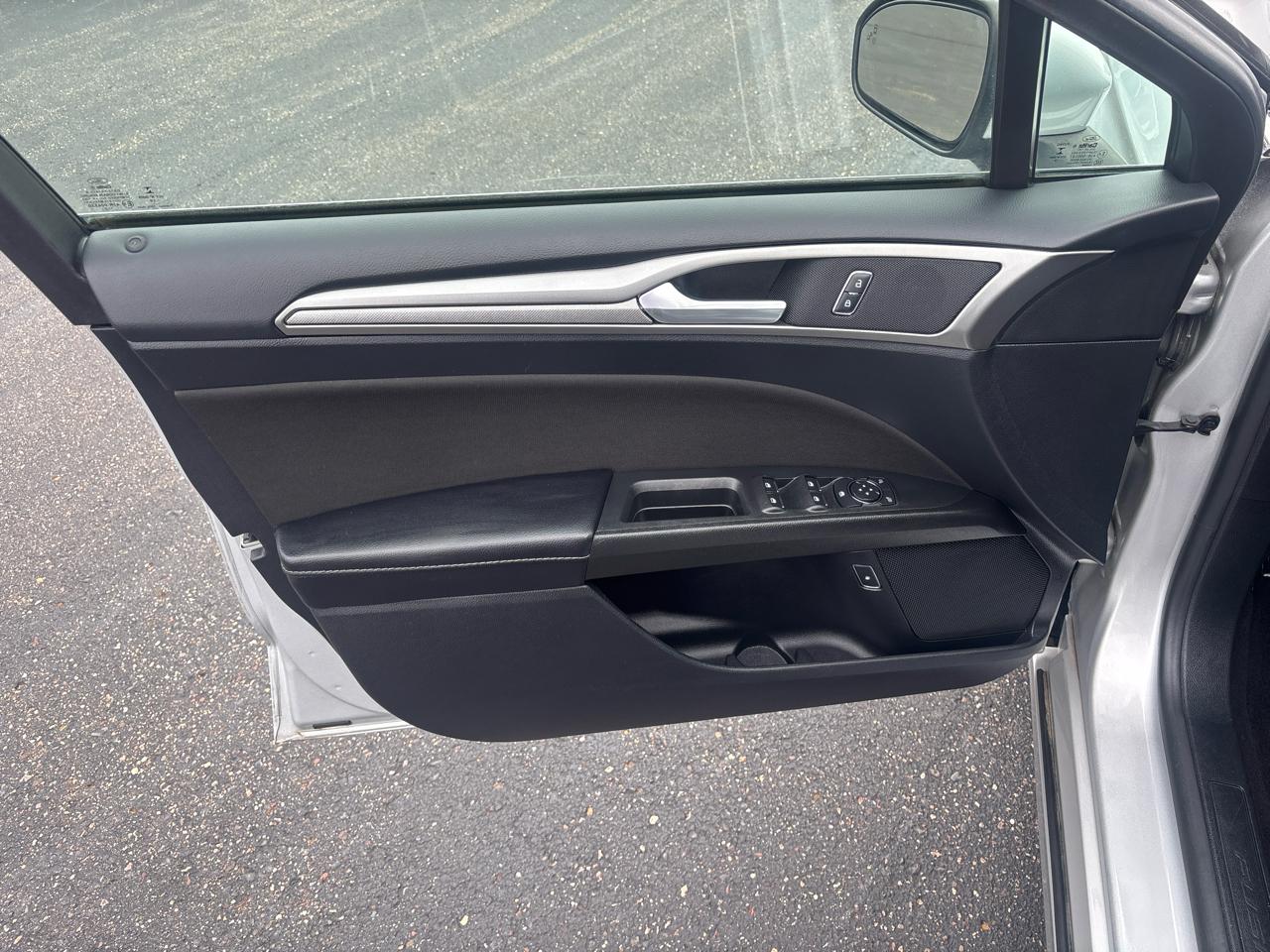 Ford Fusion Hybrid SE FWD 2019