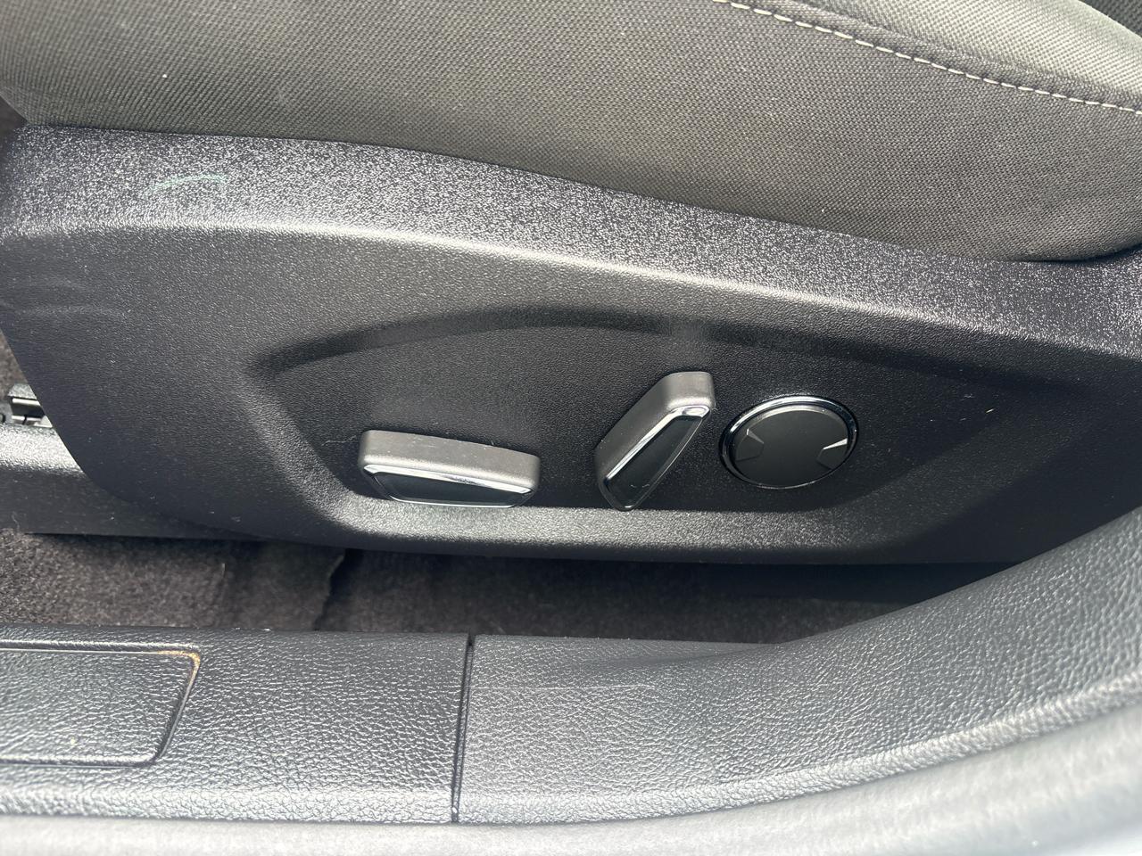 Ford Fusion Hybrid SE FWD 2019