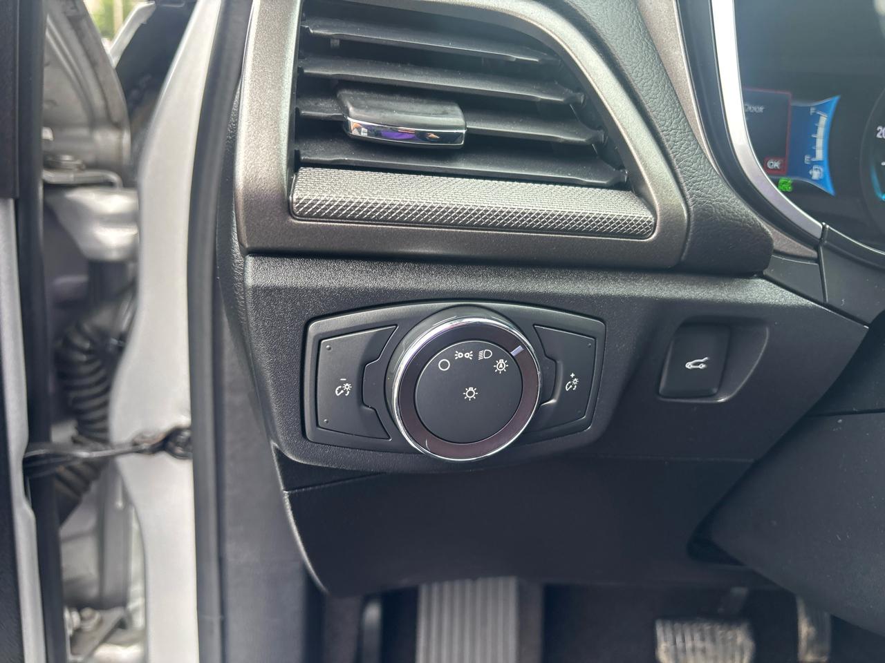 Ford Fusion Hybrid SE FWD 2019