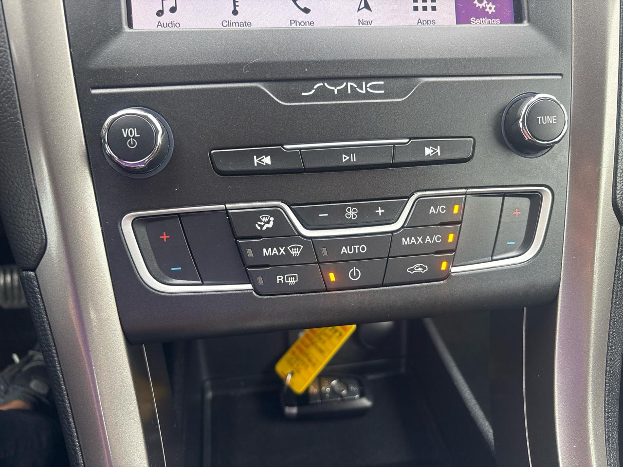 Ford Fusion Hybrid SE FWD 2019