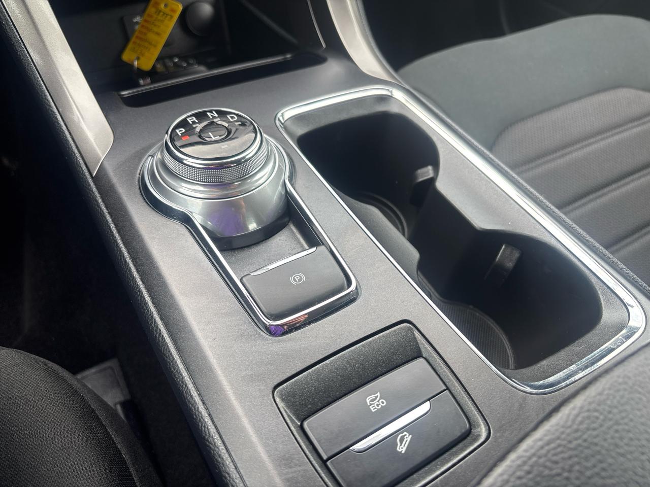 Ford Fusion Hybrid SE FWD 2019