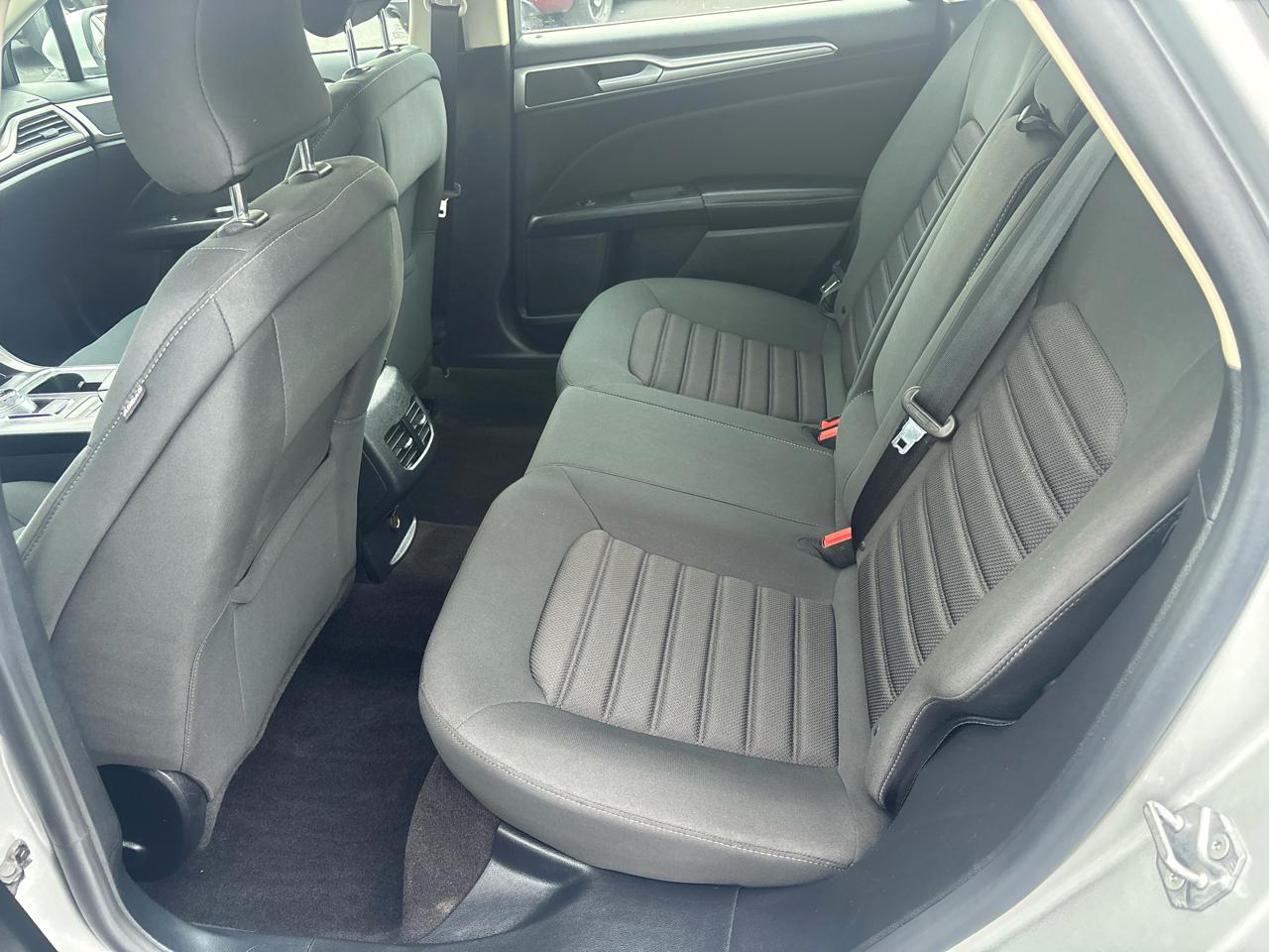 Ford Fusion Hybrid SE FWD 2019