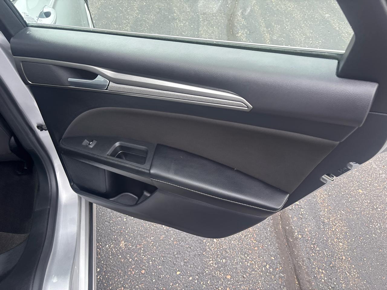 Ford Fusion Hybrid SE FWD 2019