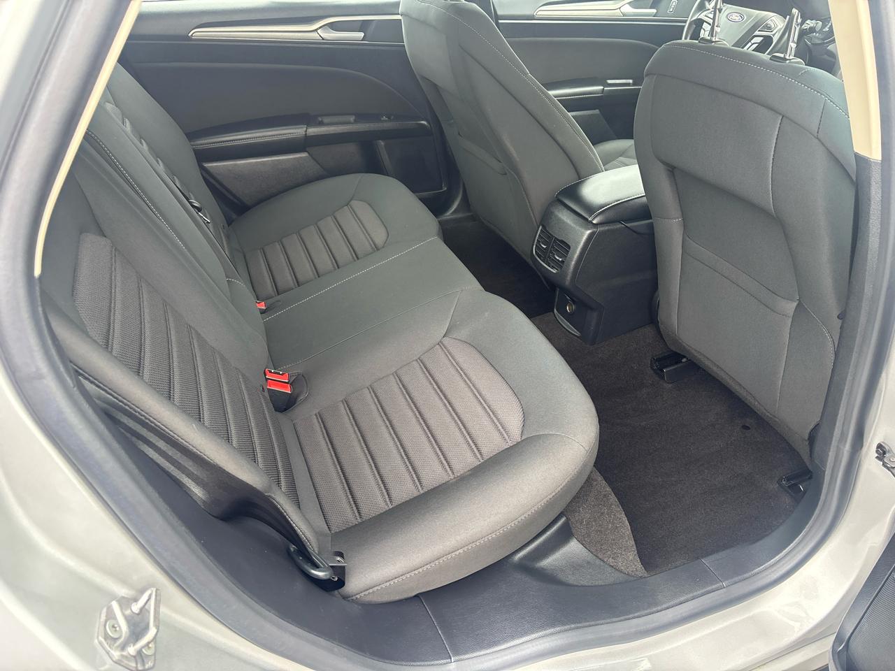 Ford Fusion Hybrid SE FWD 2019