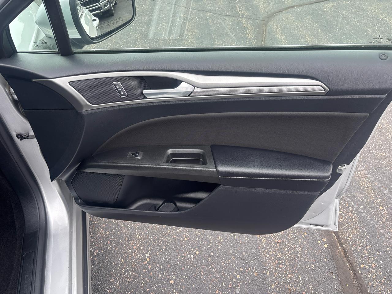 Ford Fusion Hybrid SE FWD 2019
