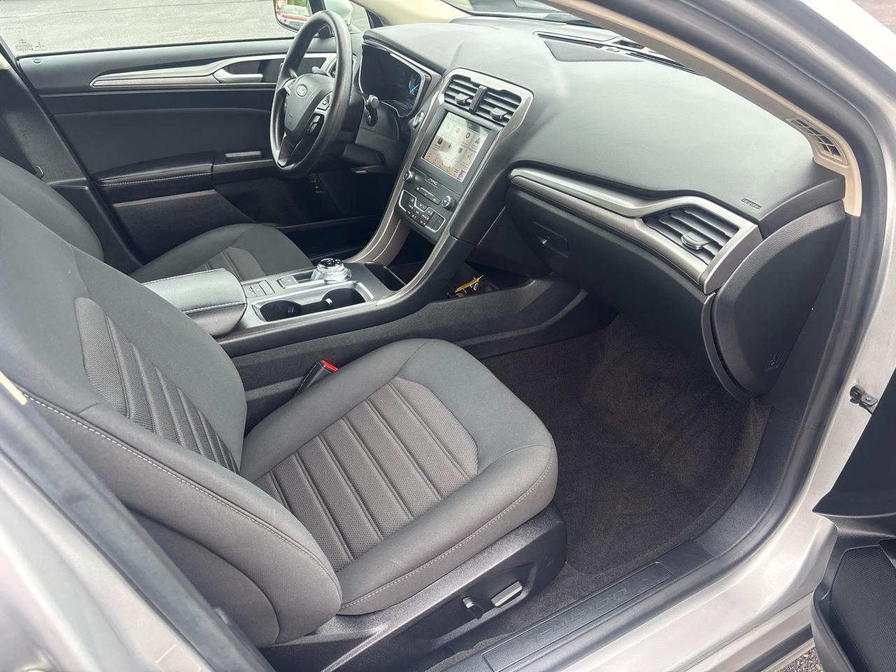 Ford Fusion Hybrid SE FWD 2019
