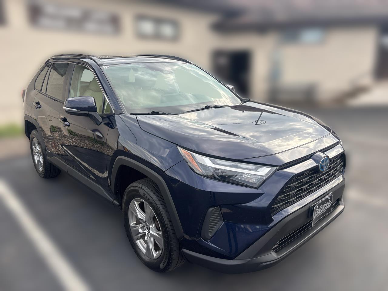 Toyota RAV4 Hybrid XLE AWD (Natl) 2022