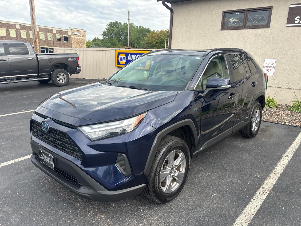 Toyota RAV4 Hybrid XLE AWD (Natl) 2022