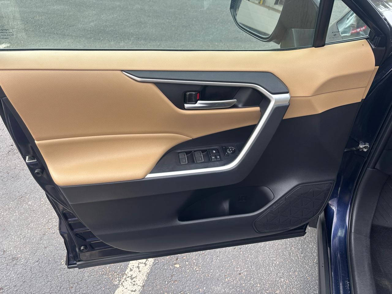 Toyota RAV4 Hybrid XLE AWD (Natl) 2022