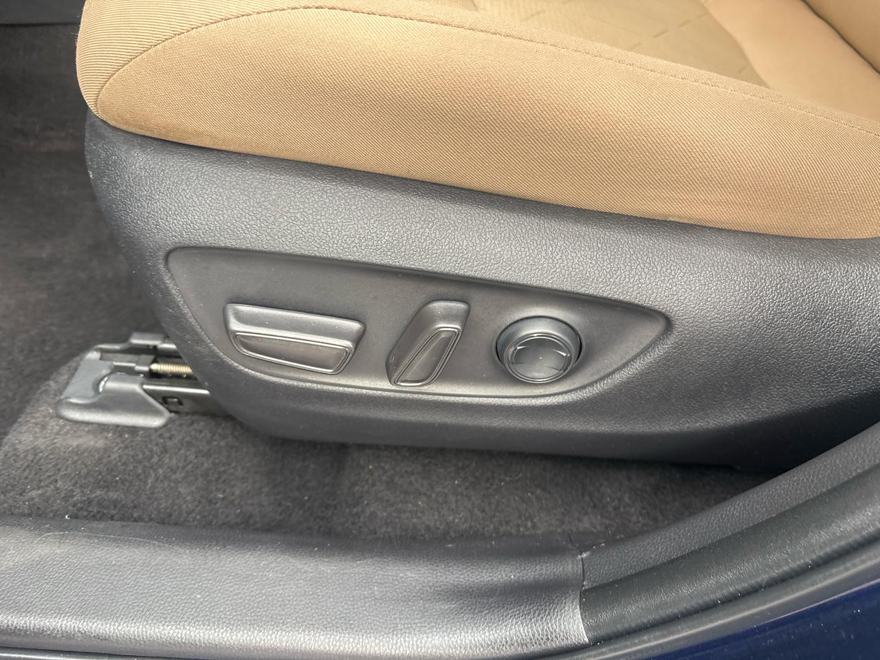 Toyota RAV4 Hybrid XLE AWD (Natl) 2022