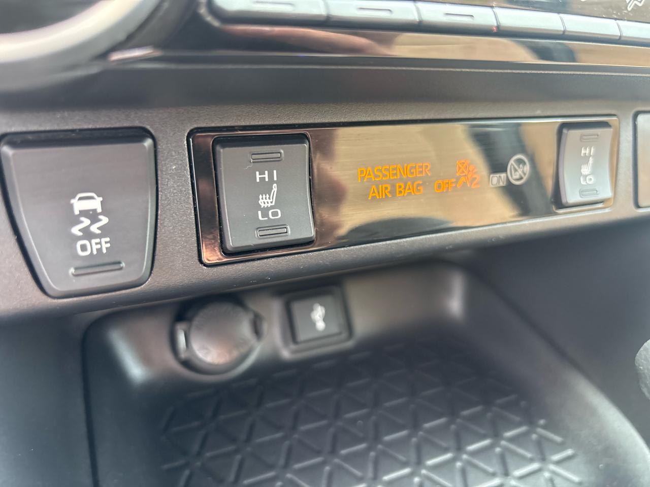 Toyota RAV4 Hybrid XLE AWD (Natl) 2022