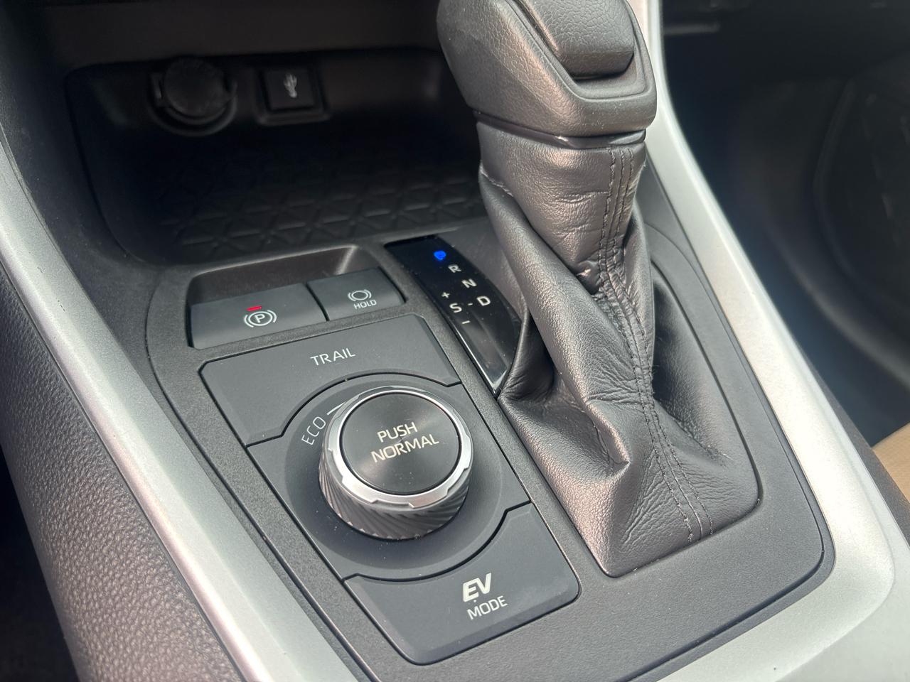 Toyota RAV4 Hybrid XLE AWD (Natl) 2022
