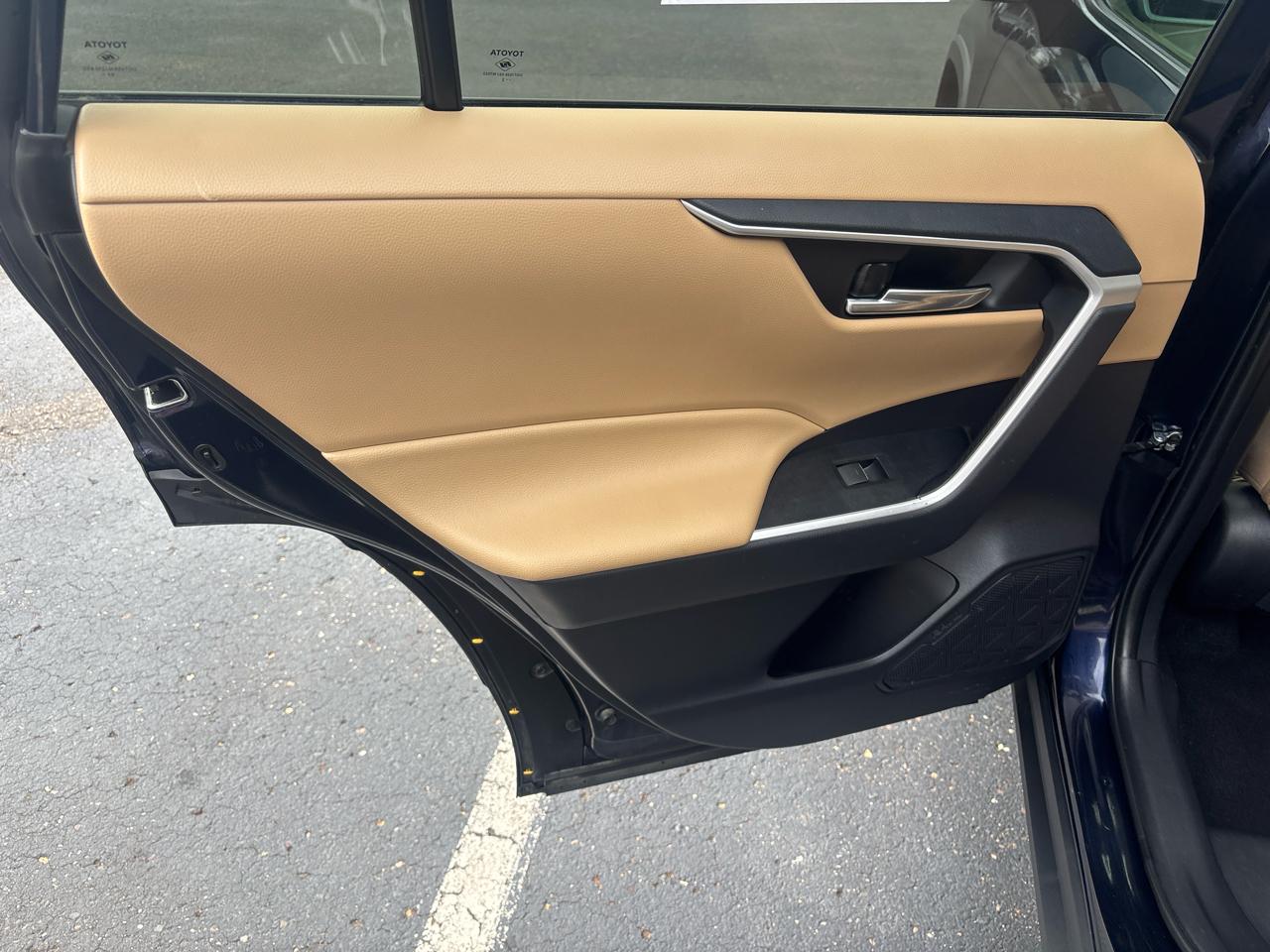 Toyota RAV4 Hybrid XLE AWD (Natl) 2022