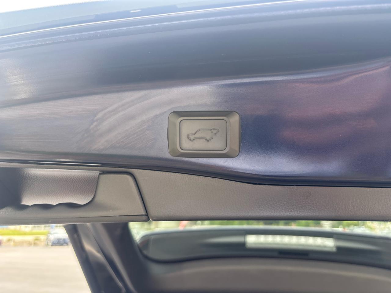 Toyota RAV4 Hybrid XLE AWD (Natl) 2022