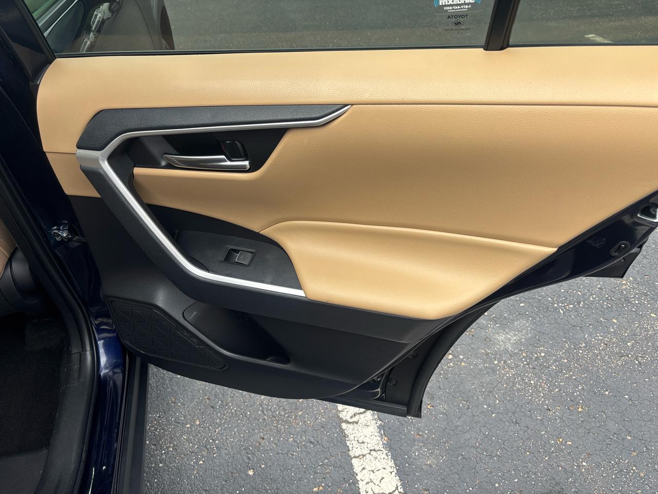 Toyota RAV4 Hybrid XLE AWD (Natl) 2022
