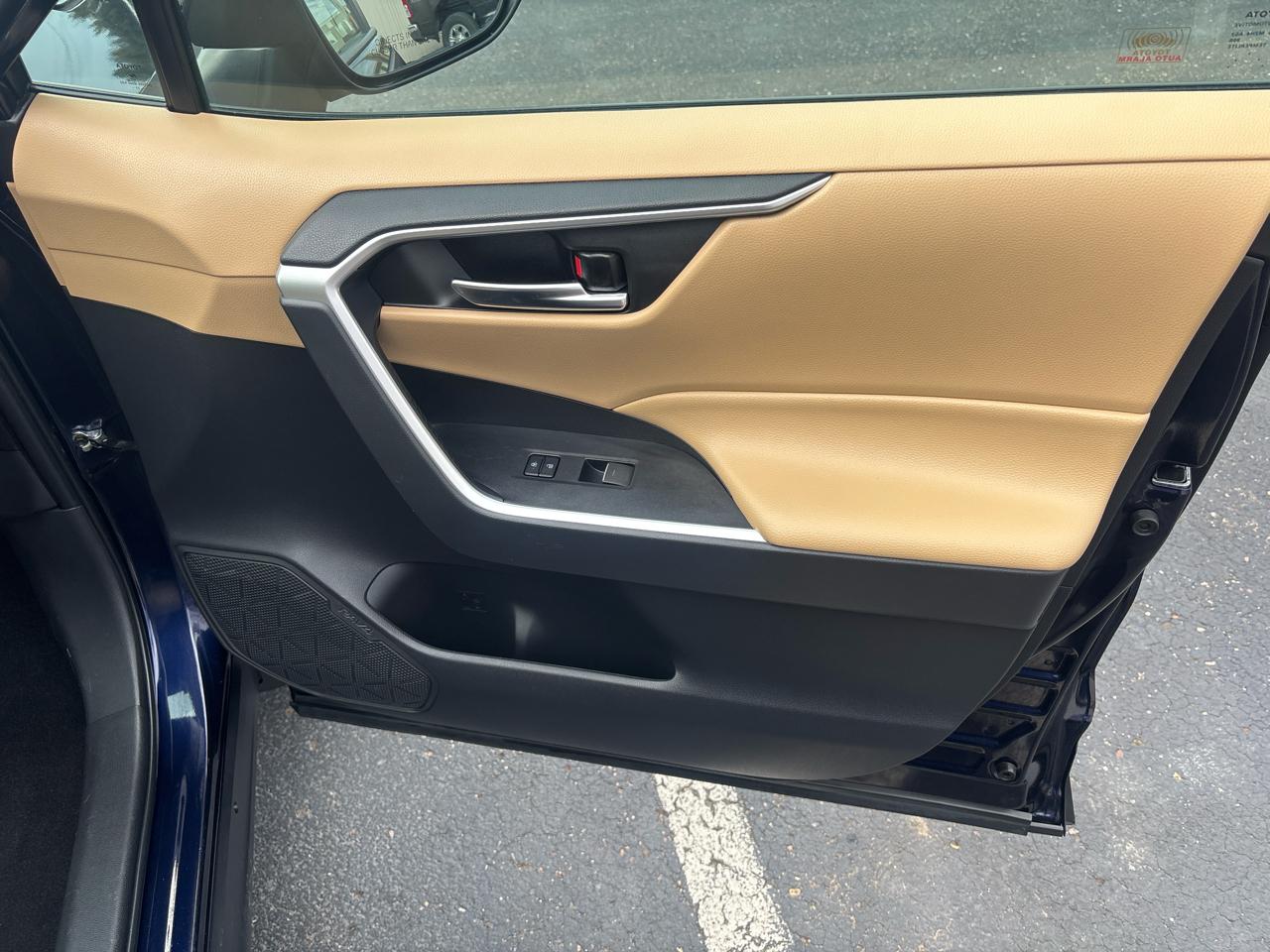 Toyota RAV4 Hybrid XLE AWD (Natl) 2022