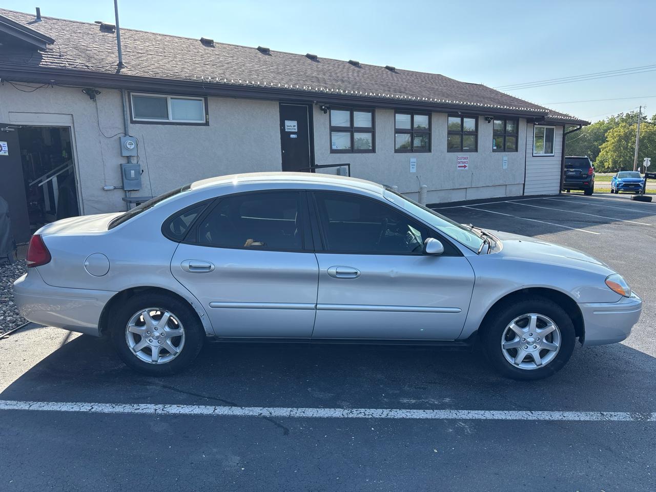 Ford Taurus 4dr Sdn SEL 2007