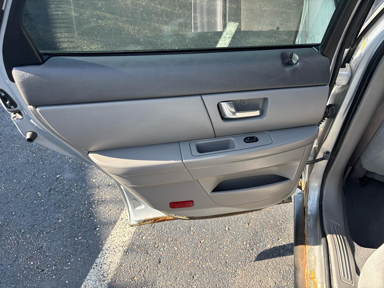Ford Taurus 4dr Sdn SEL 2007