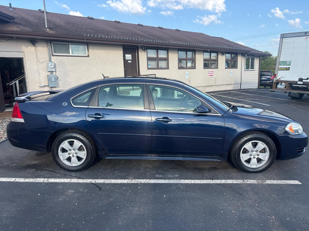 Chevrolet Impala 4dr Sdn 3.5L LT 2009