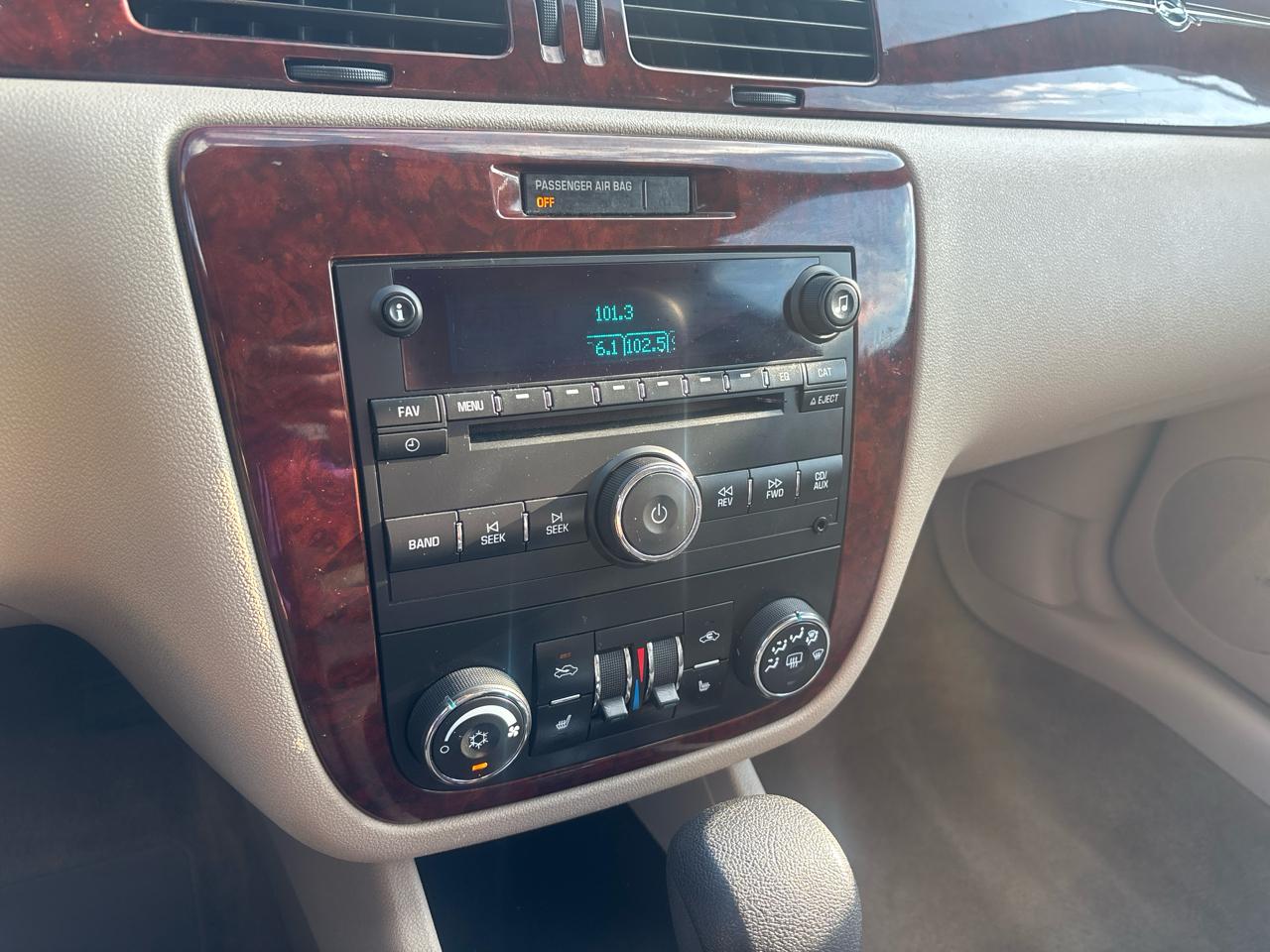 Chevrolet Impala 4dr Sdn 3.5L LT 2009