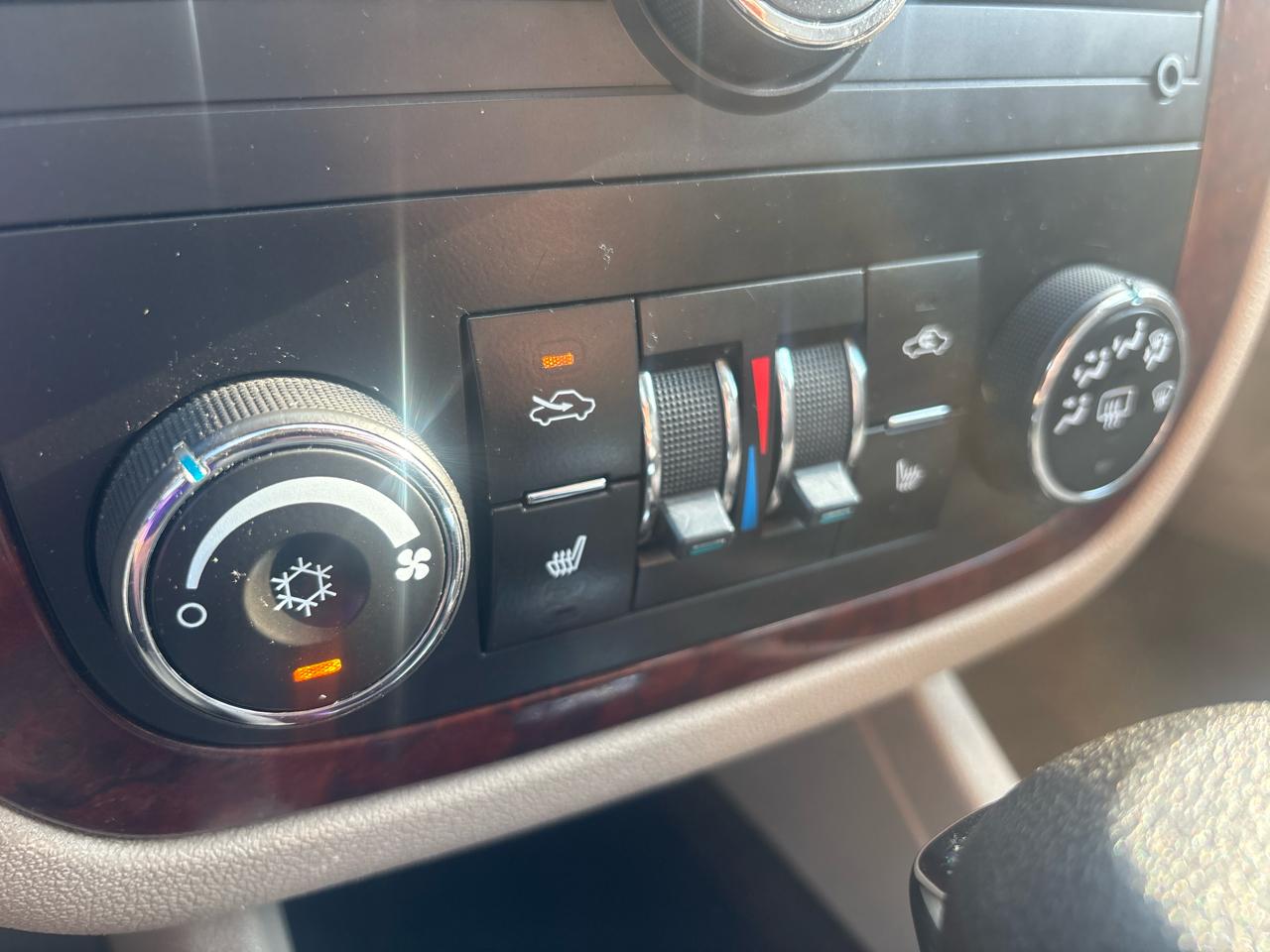 Chevrolet Impala 4dr Sdn 3.5L LT 2009