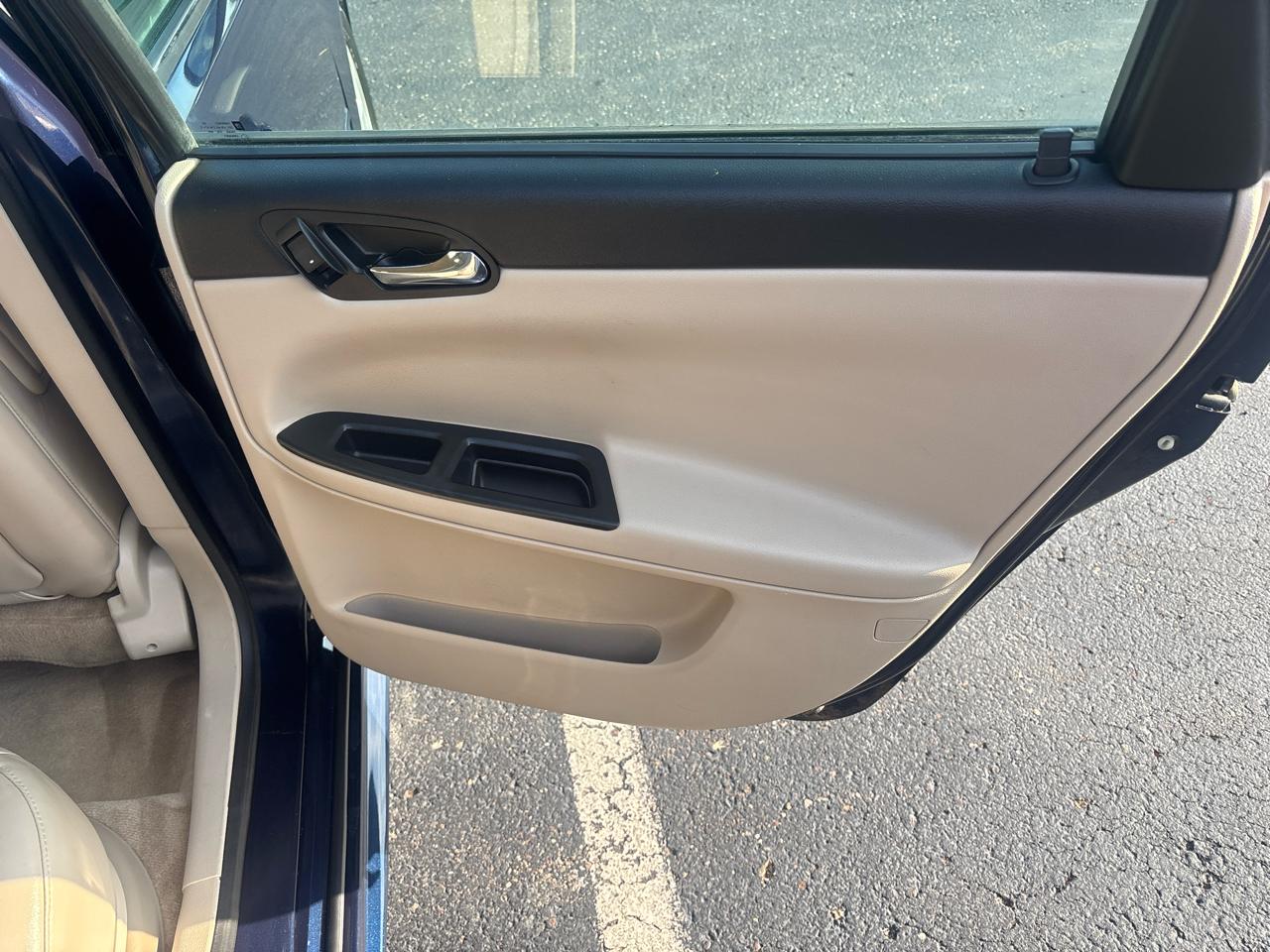 Chevrolet Impala 4dr Sdn 3.5L LT 2009