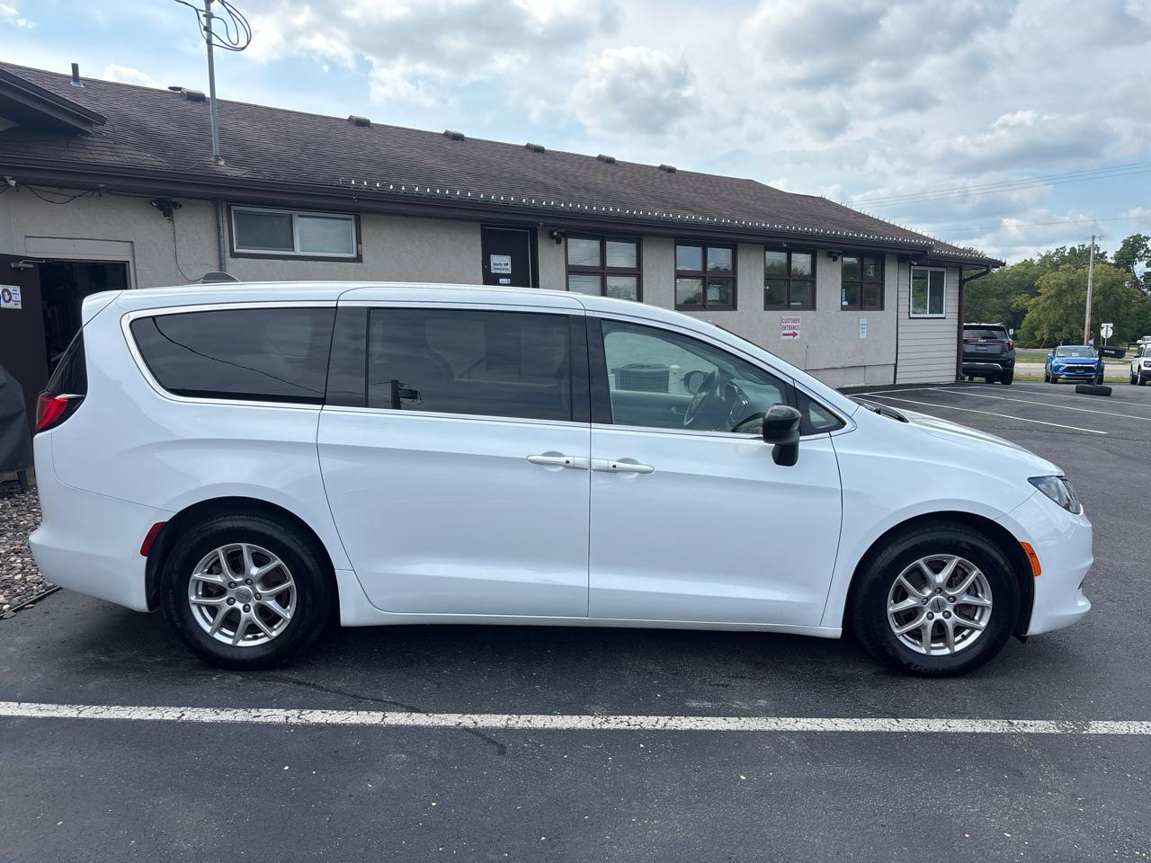 Chrysler Voyager LX FWD 2024