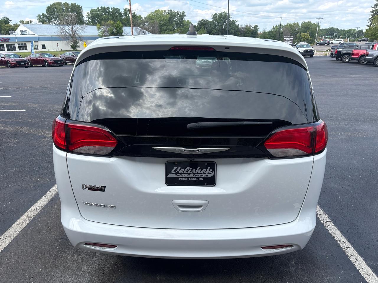 Chrysler Voyager LX FWD 2024