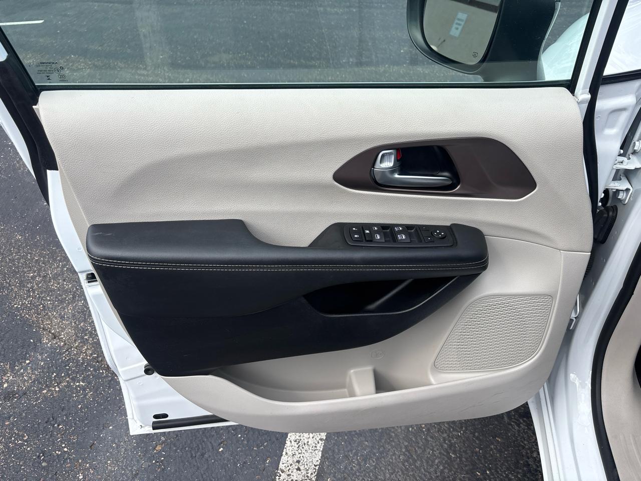 Chrysler Voyager LX FWD 2024