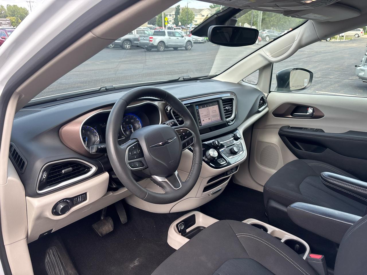 Chrysler Voyager LX FWD 2024