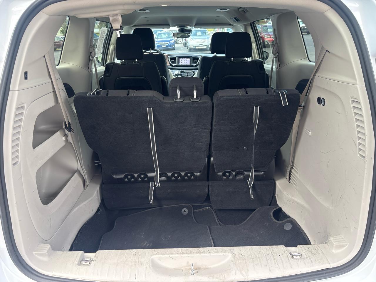 Chrysler Voyager LX FWD 2024