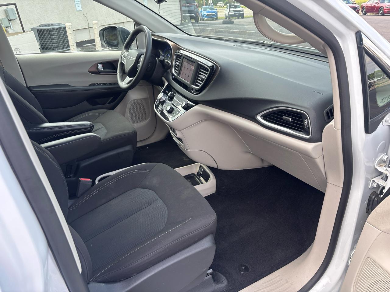 Chrysler Voyager LX FWD 2024