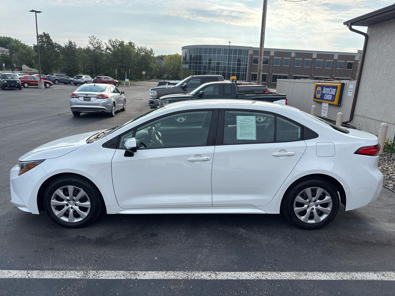 Toyota Corolla LE CVT (Natl) 2025