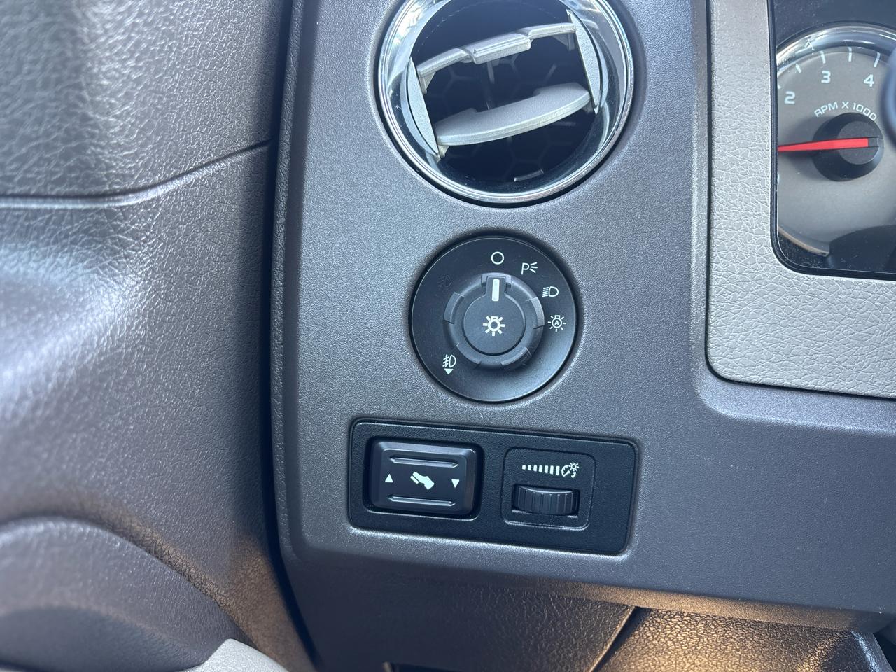 Ford F-150 4WD SuperCrew 145" XLT 2010