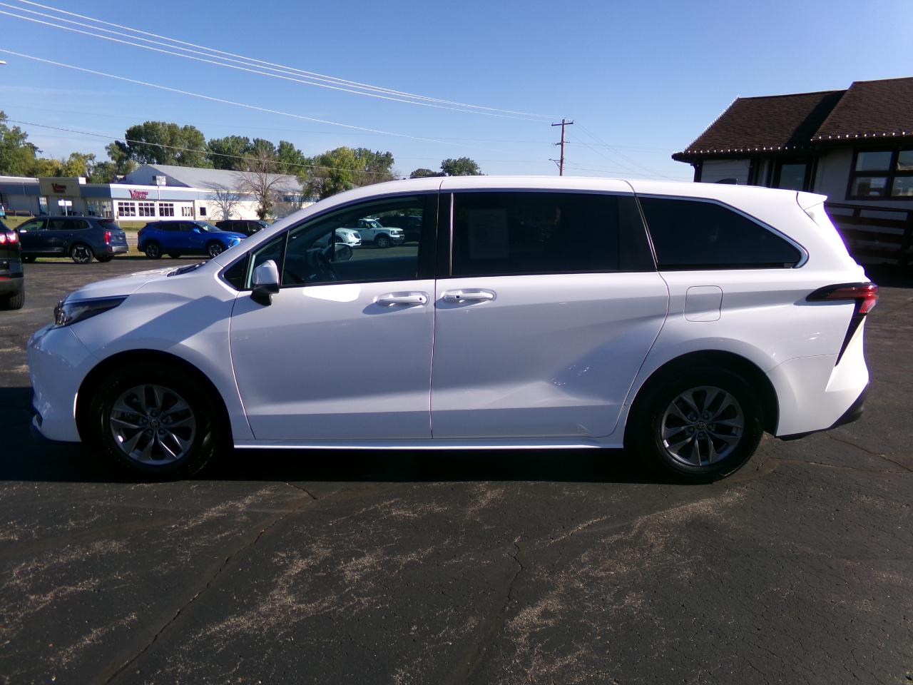 Toyota Sienna LE AWD 8-Passenger (Natl) 2021