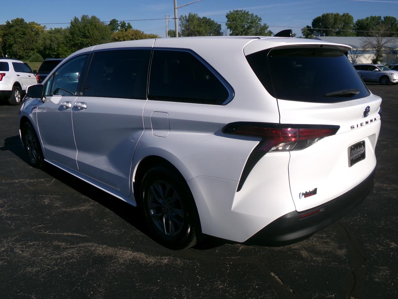 Toyota Sienna LE AWD 8-Passenger (Natl) 2021