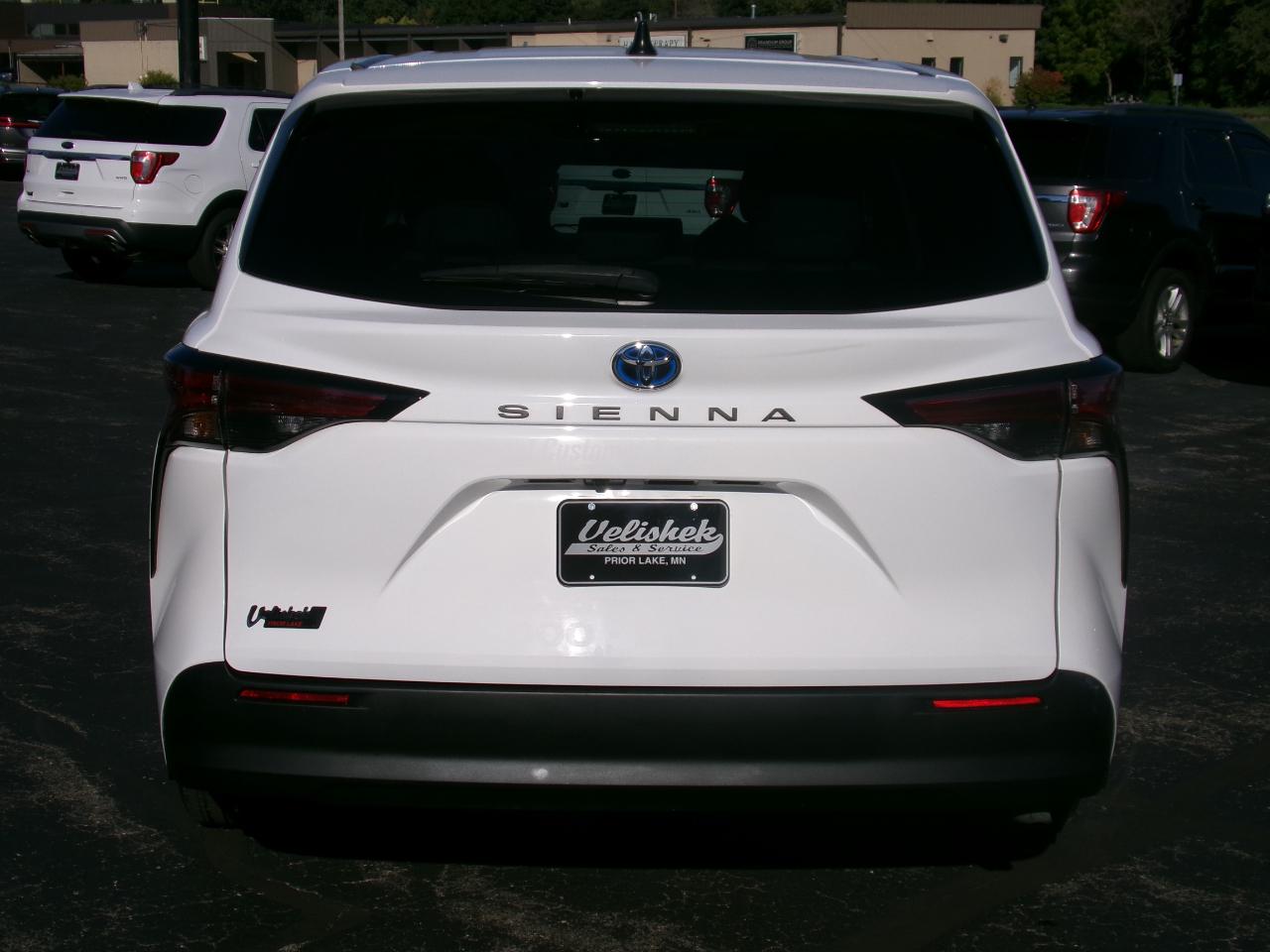 Toyota Sienna LE AWD 8-Passenger (Natl) 2021